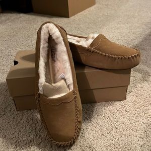 UGG SLIPPERS